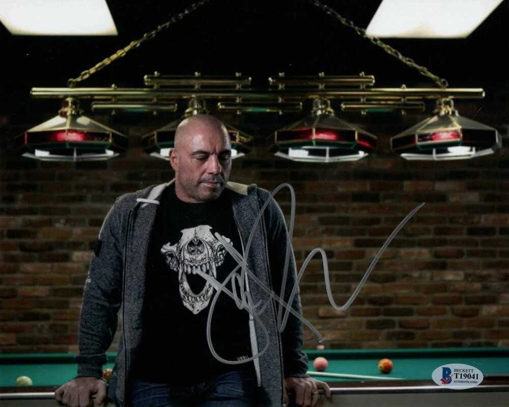 JOE ROGAN SIGNED AUTOGRAPH 8X10 PHOTO - MMA, UFC LEGEND, FEAR FACTOR BECKETT