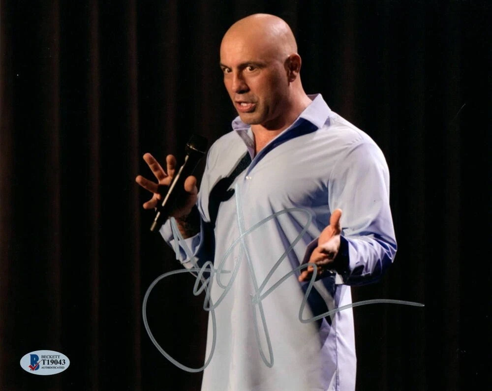 JOE ROGAN SIGNED AUTOGRAPH 8X10 PHOTO - PODCAST STAR, UFC COMMENTATOR BECKETT
