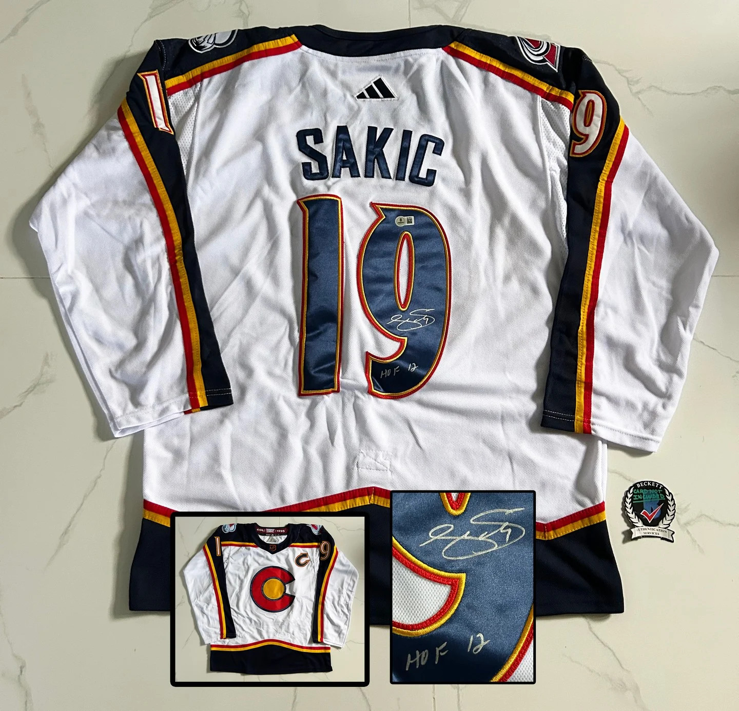 Joe Sakic Signed Jersey Colorado Avalanche Beckett BAS 2 COA