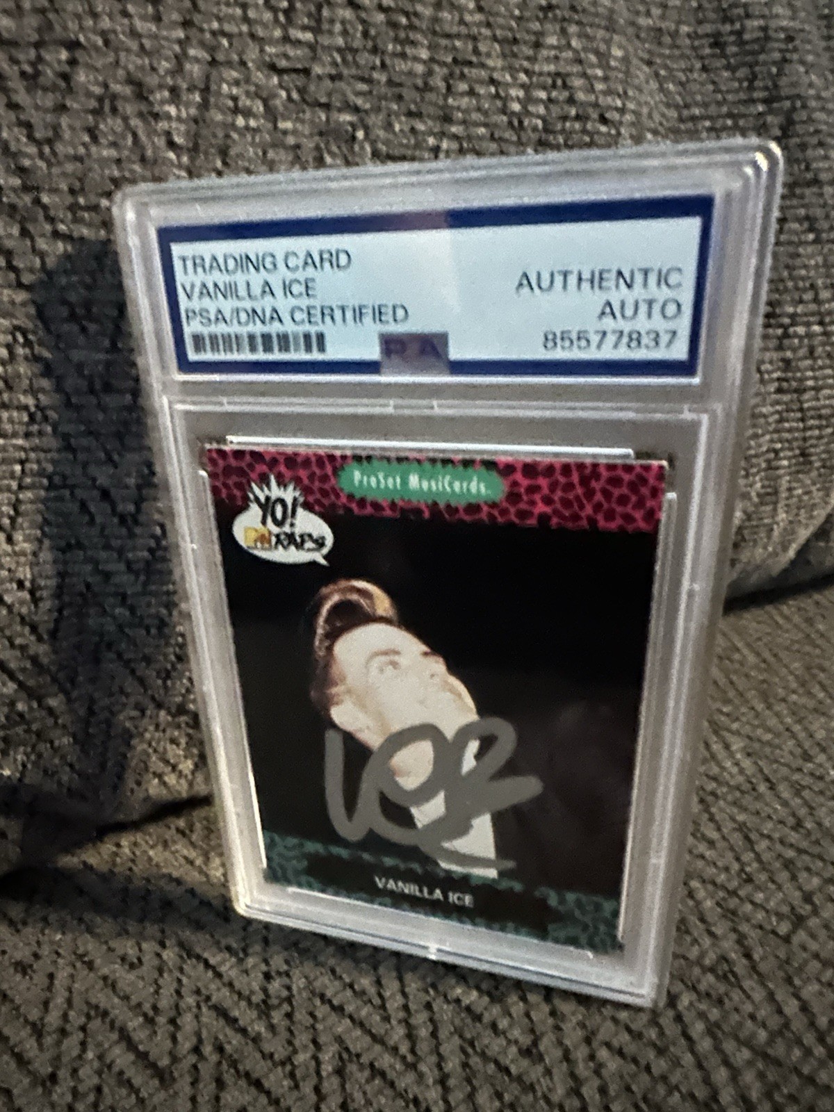 Vanilla Ice Signed 1990 Yo MTV Raps #90 Trading Card PSA /DNA Authenticated COA