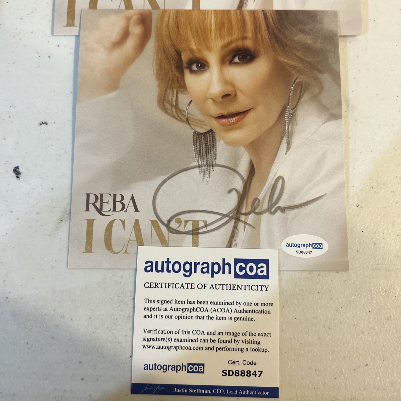 REBA MCENTIRE SIGNED AUTOGRAPH I CANT 7” VINYL ACOA RECORD LP COUNTRY STAR