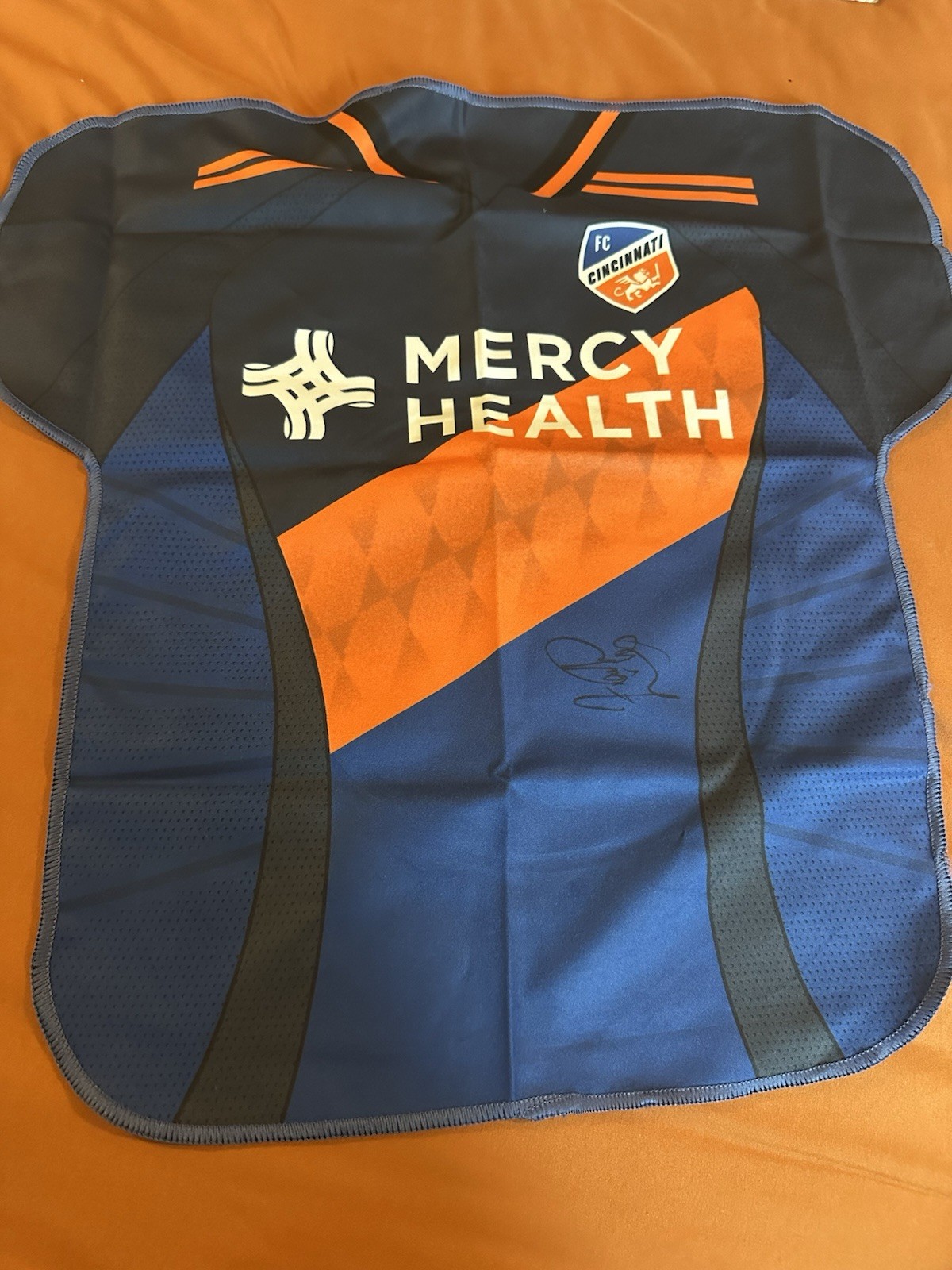 Evander Signed 2025 FC Cincinnati Rally Towell Soccer