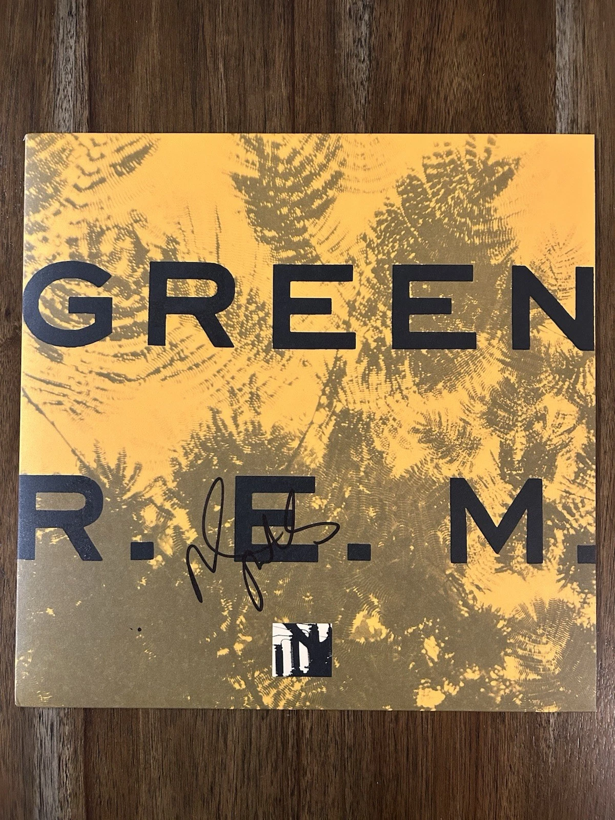 Mike Mills ‘R.E.M.’ Band Signed Vinyl Album ‘Green’ Beckett Autograph