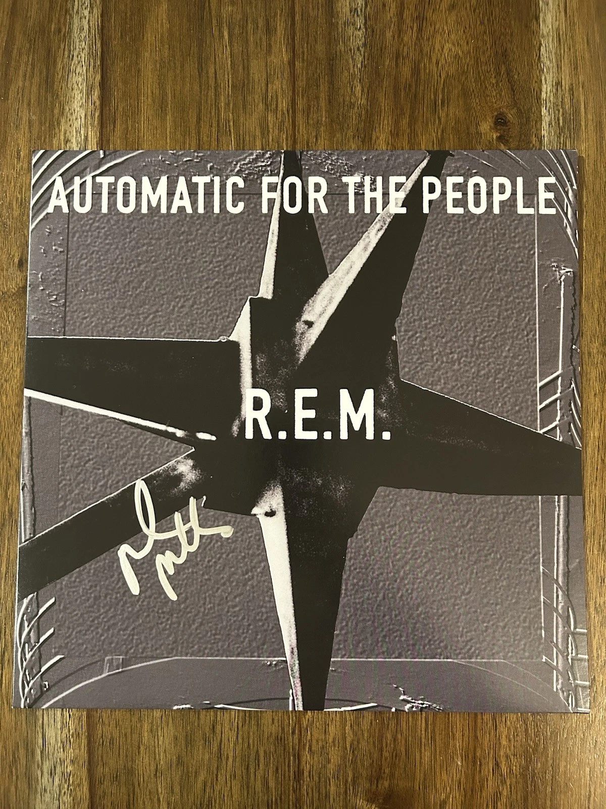 Mike Mills ‘R.E.M.’ Band Signed Vinyl Album ‘Automatic For The People’ Beckett