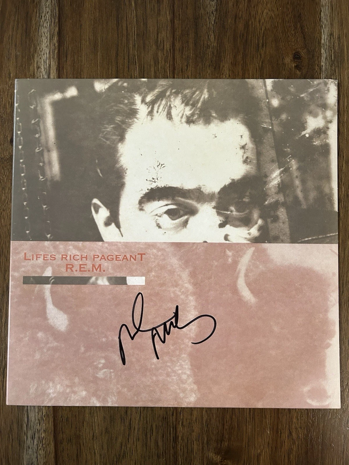 Mike Mills ‘R.E.M.’ Band Signed Vinyl Album ‘Life’s Rich Pageant’ Beckett