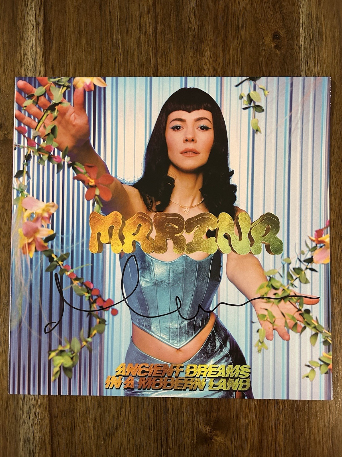 ‘Marina And The Diamonds’ Signed Vinyl Album ‘Ancient Dreams’ Beckett Diamandi