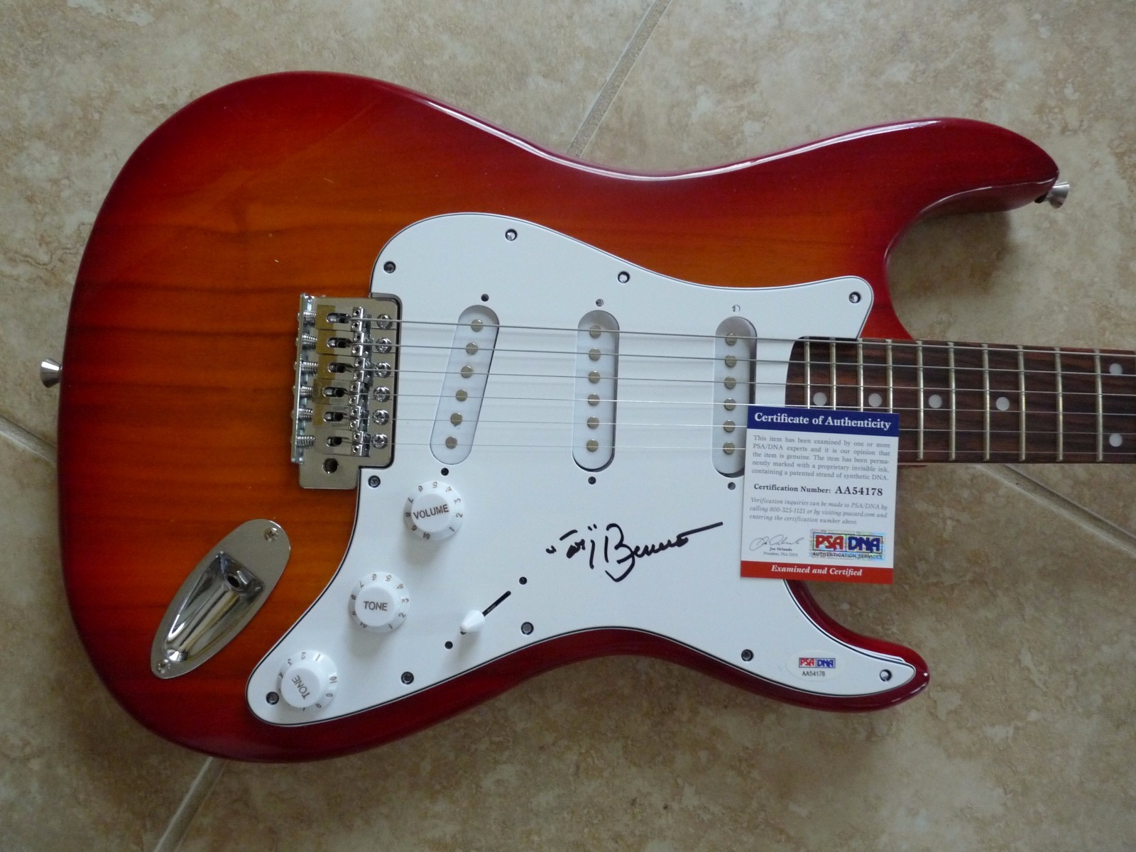 Tony Bennett IP Signed Autographed Electric Guitar PSA Certified I Left My Heart