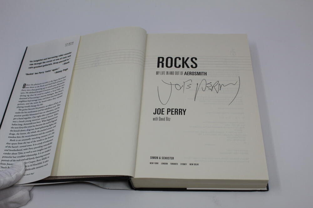 JOE PERRY SIGNED AUTOGRAPH 