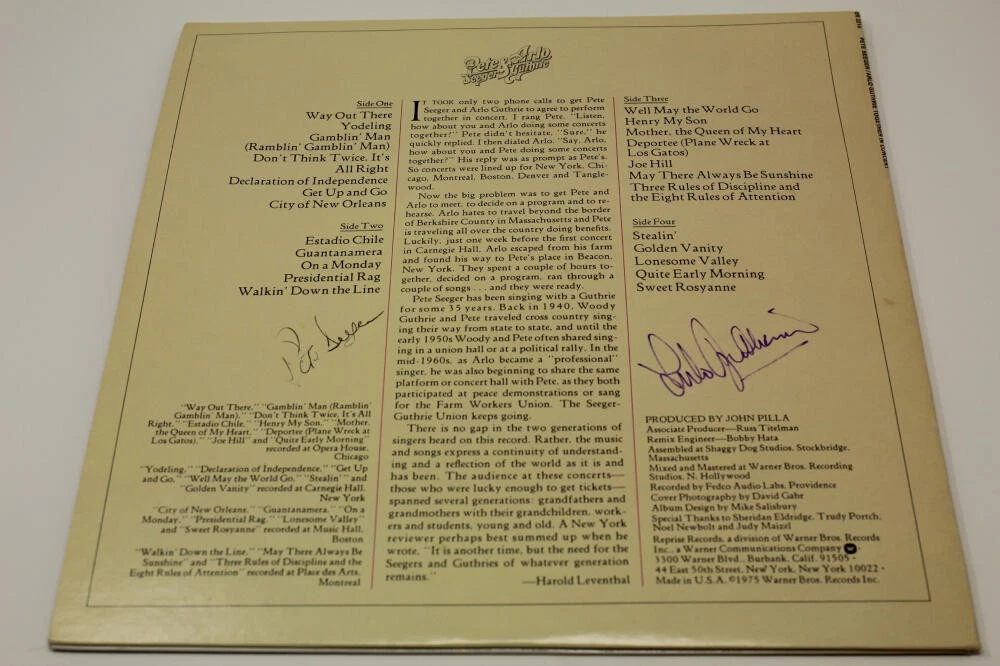 ARLO GUTHRIE PETE SEEGER SIGNED AUTOGRAPH ALBUM RECORD TOGETHER IN CONCERT JSA