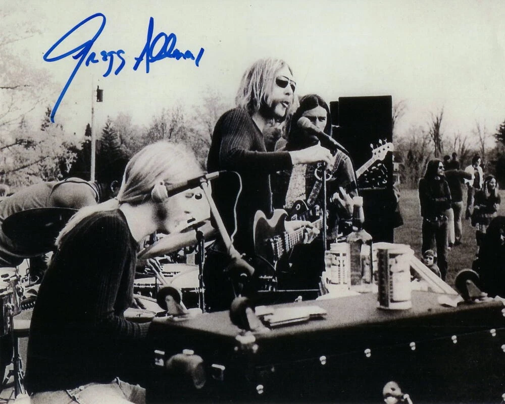 GREGG ALLMAN SIGNED AUTOGRAPH 8X10 PHOTO - BROTHERS BAND, ROCK LEGEND, ACOA COA