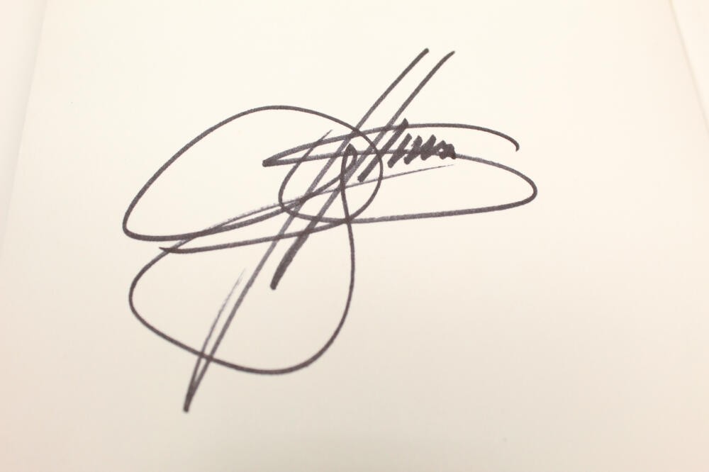 GENE SIMMONS SIGNED AUTOGRAPH 
