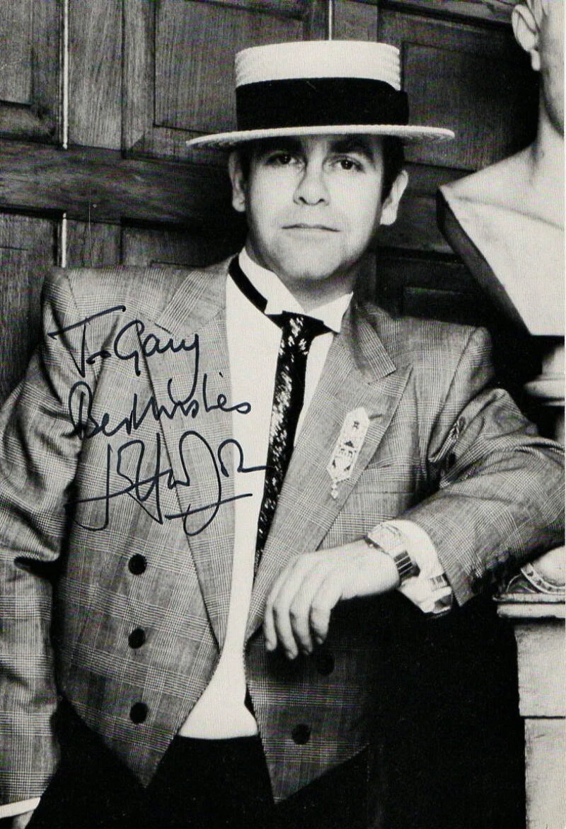 SIR ELTON JOHN SIGNED AUTOGRAPH 4X6 ROCKET RECORD COMPANY PHOTO POSTCARD - REAL