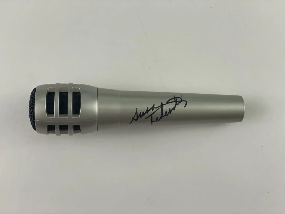 SUSAN TEDESCHI SIGNED AUTOGRAPH MICROPHONE MIC – DEREK TRUCKS BAND, RARE! W/ PSA COLLECTIBLE MEMORABILIA