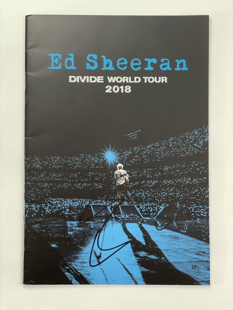 ED SHEERAN SIGNED AUTOGRAPH 2018 DIVIDE WORLD TOUR BOOK PROGRAM REAL COA & ACOA