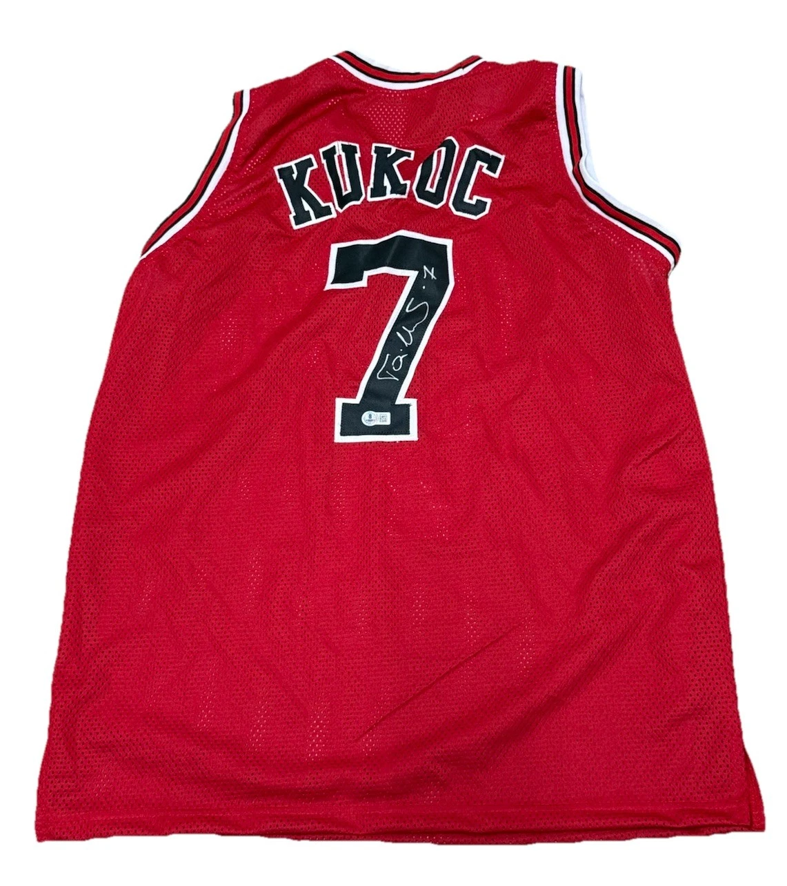 TONI KUKOC signed (CHICAGO BULLS) Red Basketball jersey BECKETT BAS BP59343