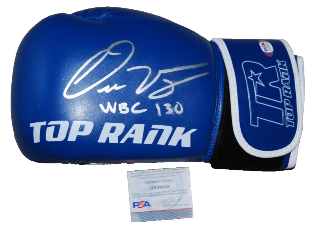 OSCAR VALDEZ signed (WBC WBO FEATHERWEIGHT) Blue Boxing glove PSA/DNA AK30548