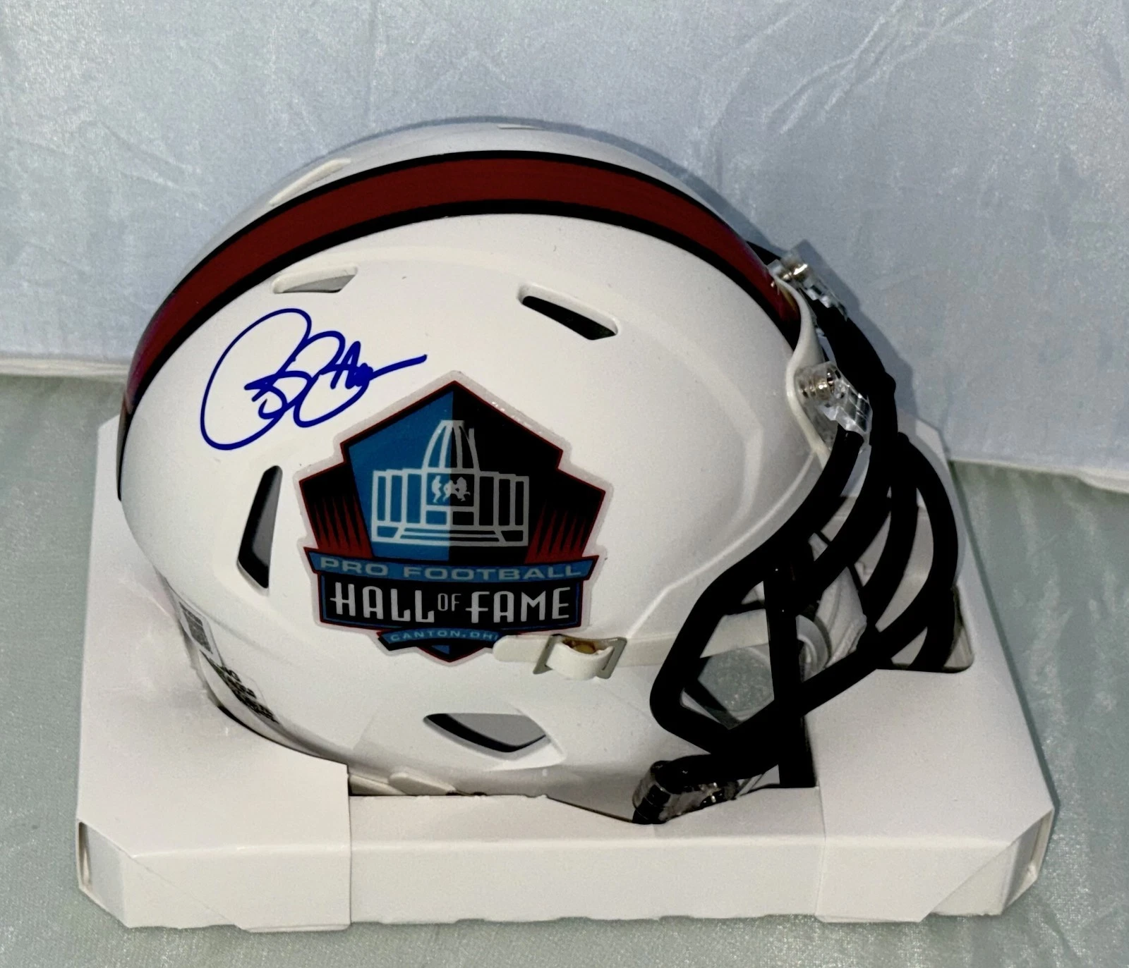Isaac Bruce Rams signed Hall of Fame mini helmet Beckett Witnessed