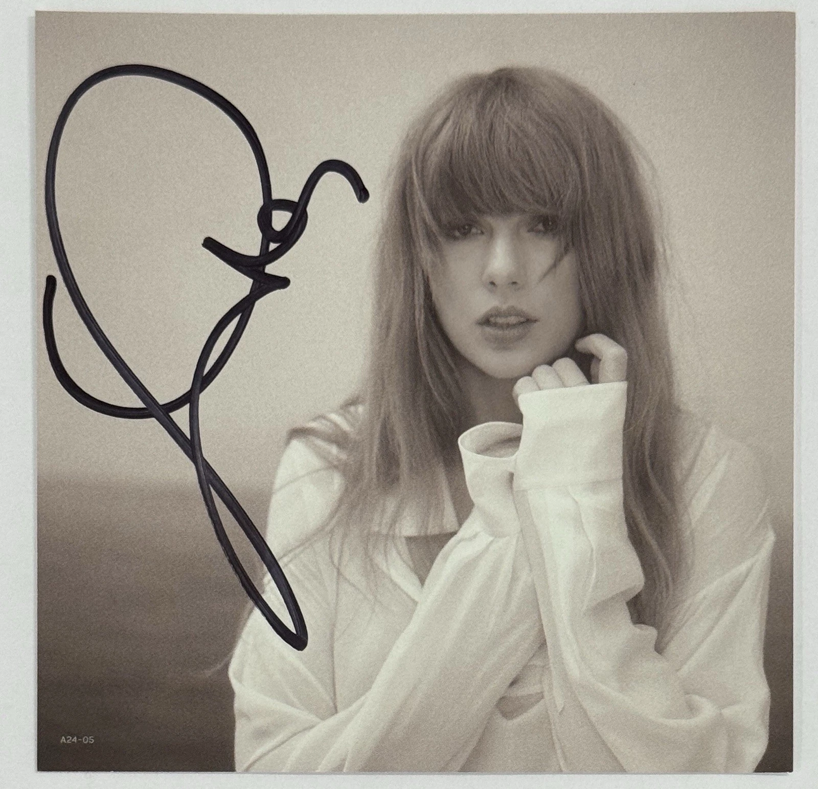 SIGNED TAYLOR SWIFT TTPD TORTURED POETS UNIQUE LONG SIGNATURE & CD PSA DNA COA