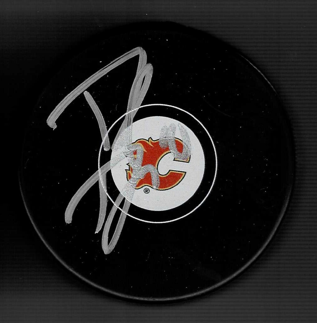Derek Ryan Signed Calgary Flames Puck