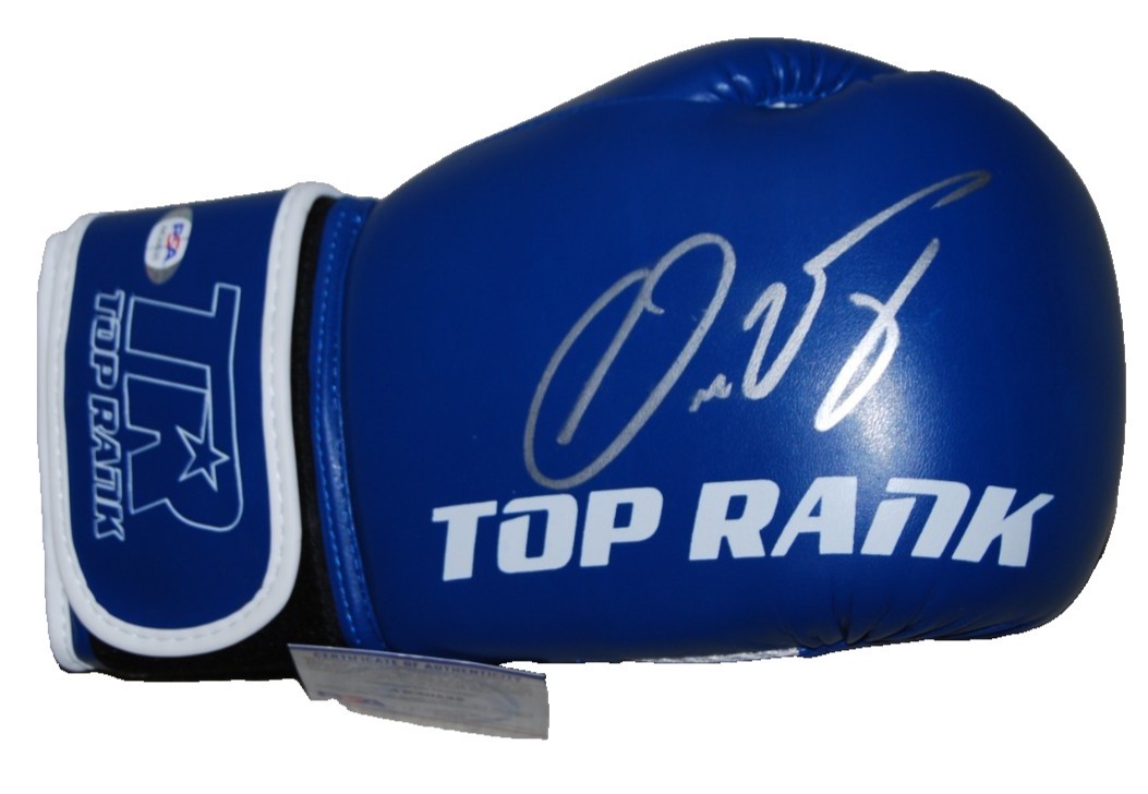 OSCAR VALDEZ signed (WBC WBO FEATHERWEIGHT) Blue Boxing glove PSA/DNA AK30535