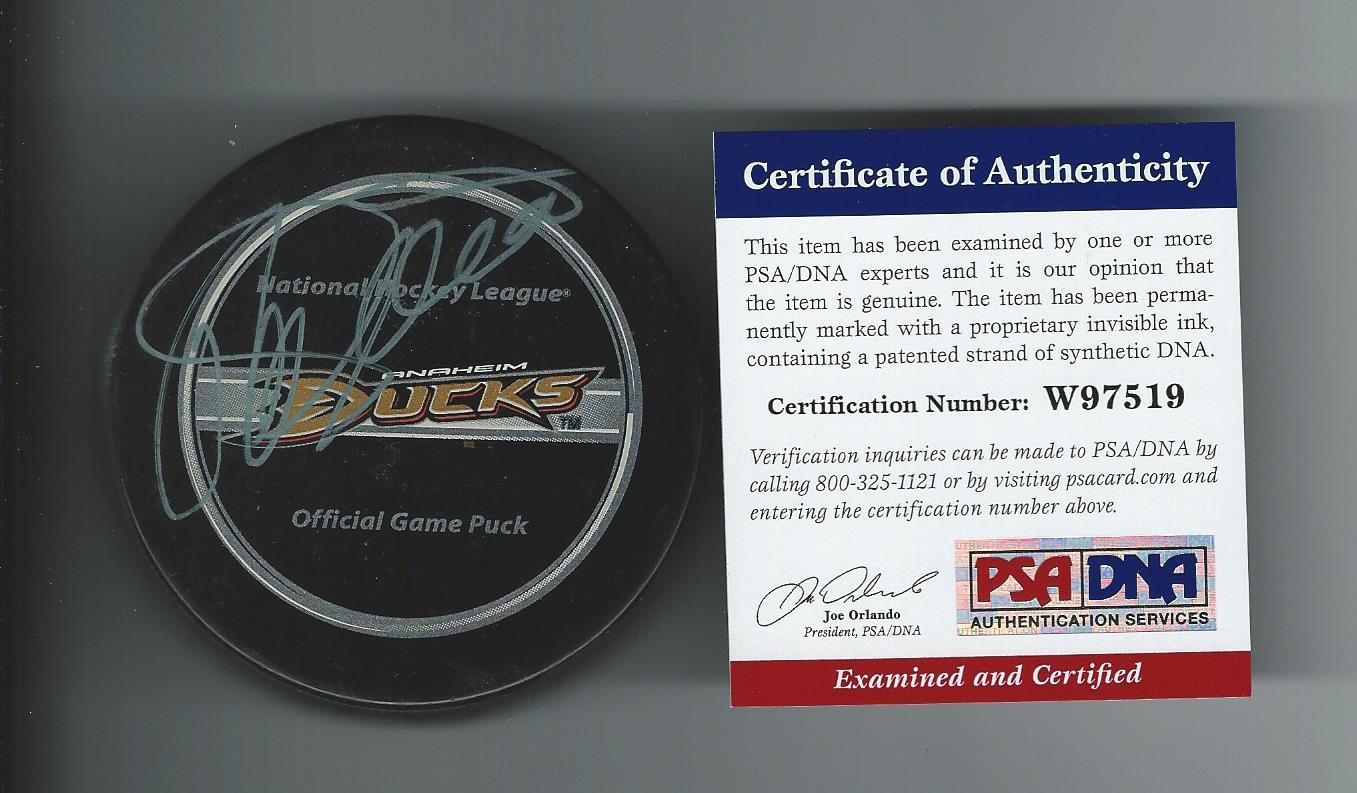 TEEMU SELANNE Signed Anaheim Ducks Official Game Puck PSA/DNA W97519