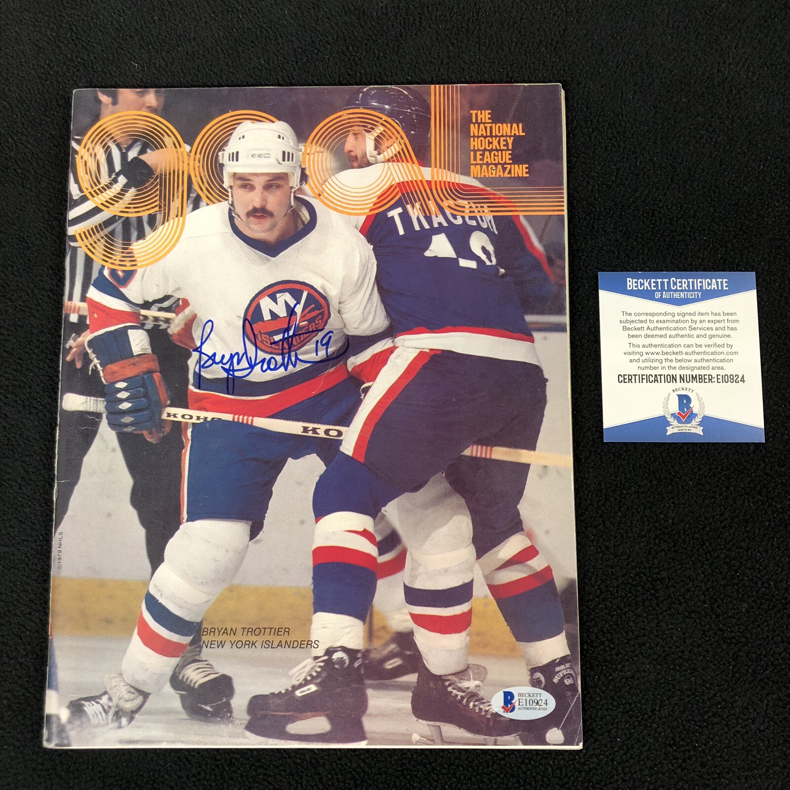 BRYAN TROTTIER SIGNED NEW YORK ISLANDERS GOAL MAGAZINE BECKETT COA COLLECTIBLE MEMORABILIA