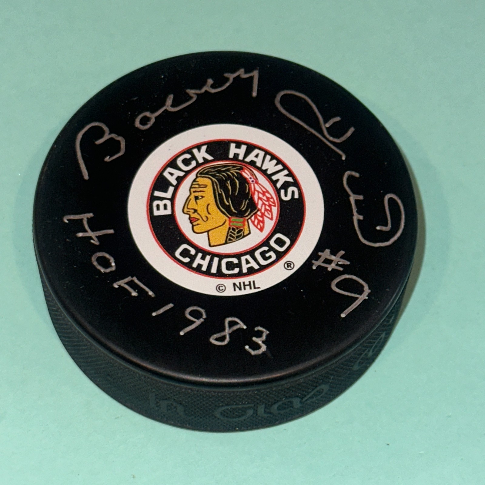 BOBBY HULL Signed BLACKHAWKS Original 6 Puck Beckett Auth BAS & HOF Inscr