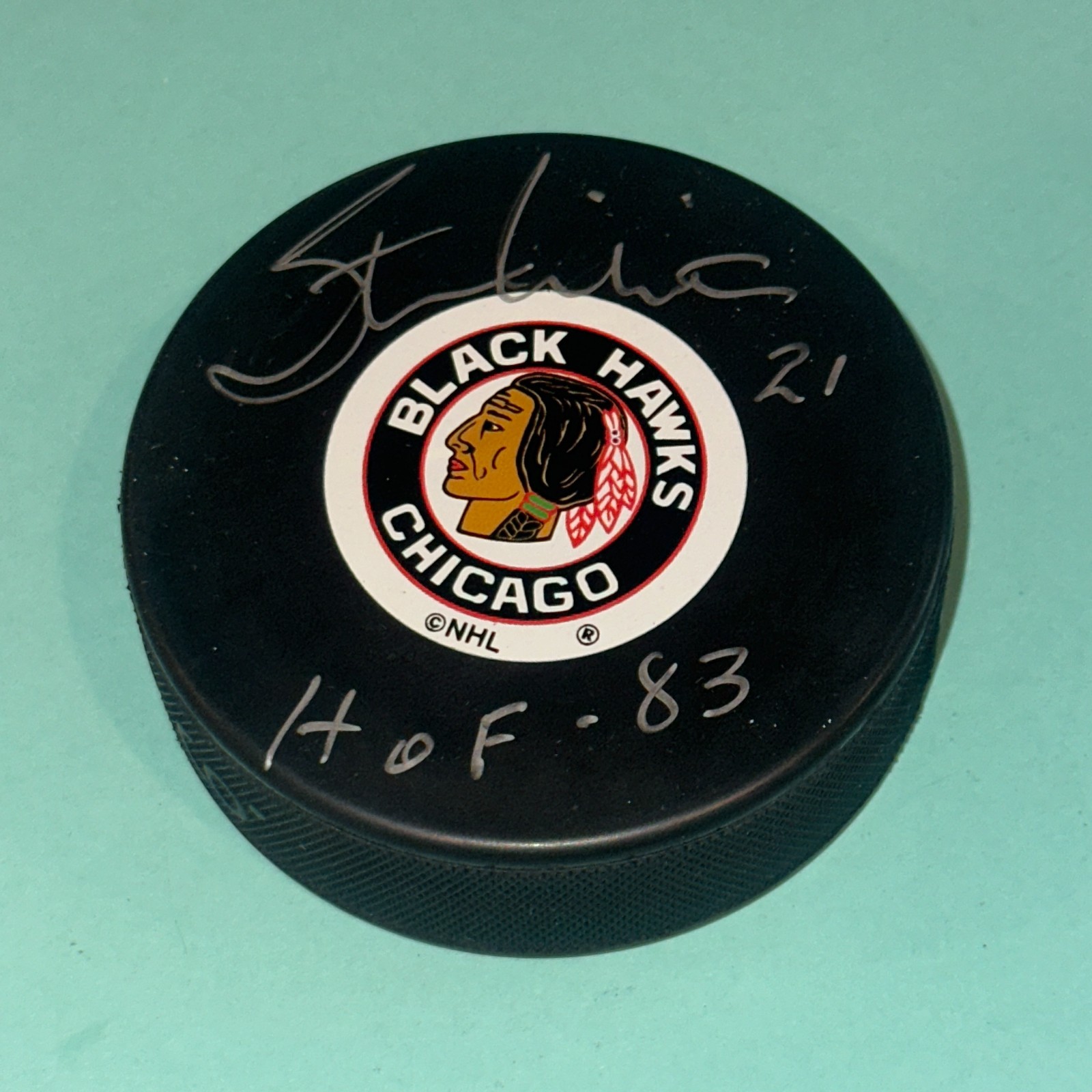 STAN MIKITA Signed Chicago BLACKHAWKS Original 6 Puck Beckett BAS & HOF Inscrip
