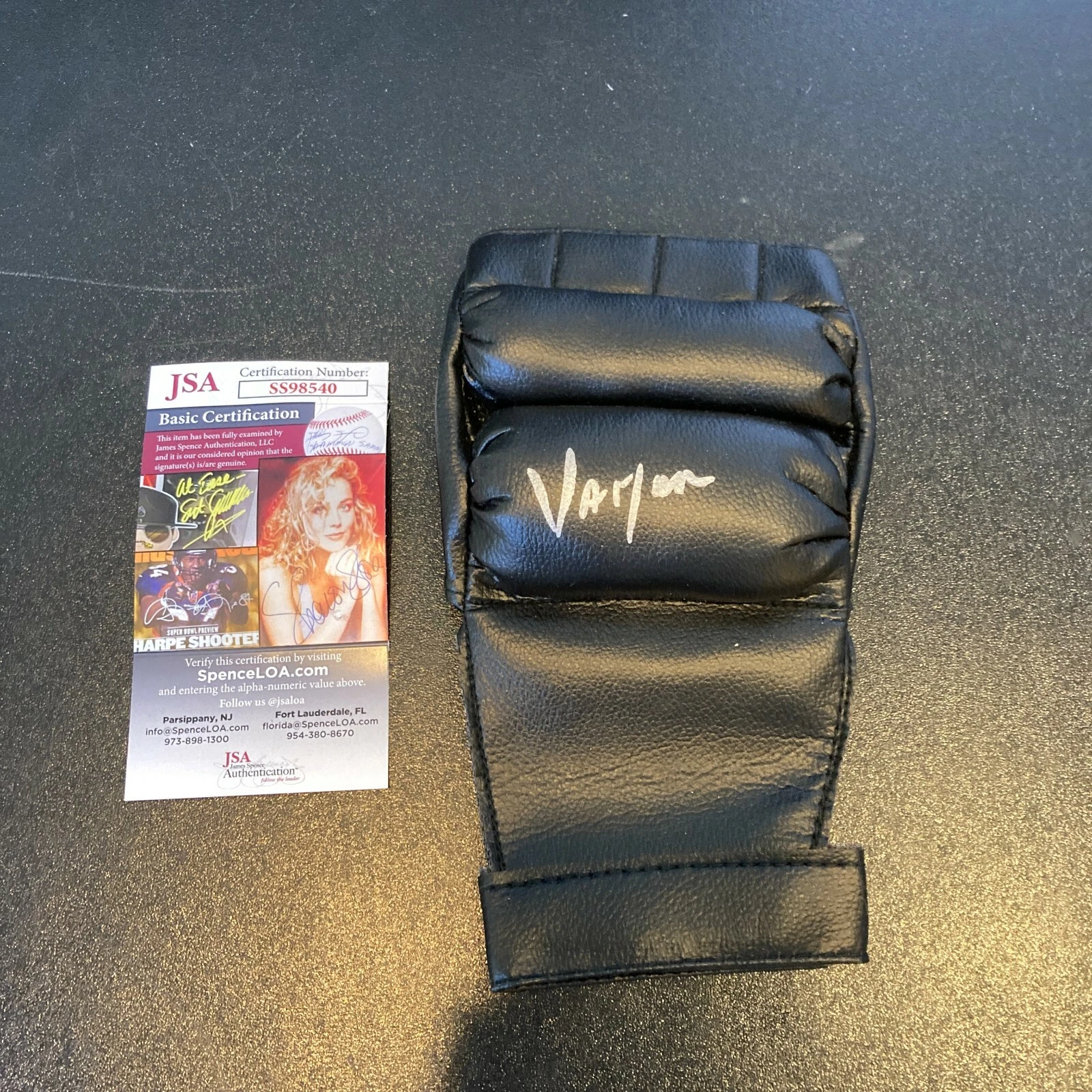 BIG VAN VADER SIGNED AUTOGRAPHED WRESTLING GLOVE WITH JSA COA COLLECTIBLE MEMORABILIA