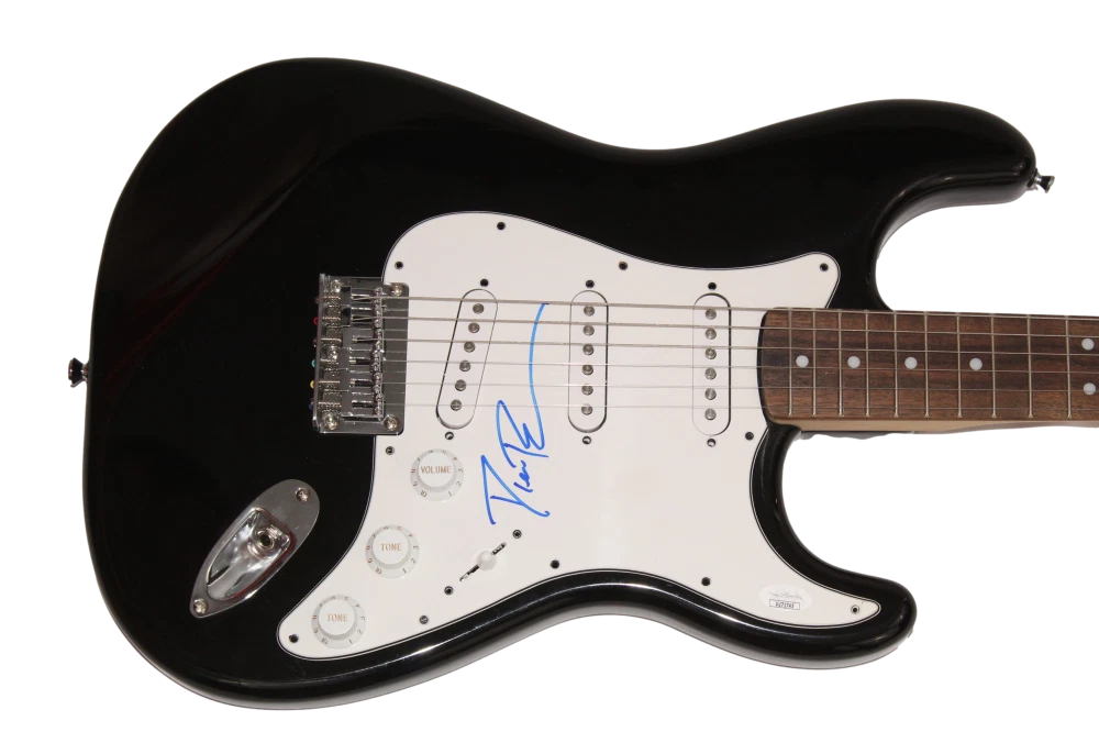 DIERKS BENTLEY SIGNED AUTOGRAPH FULL SIZE BLACK FENDER ELECTRIC GUITAR JSA COA