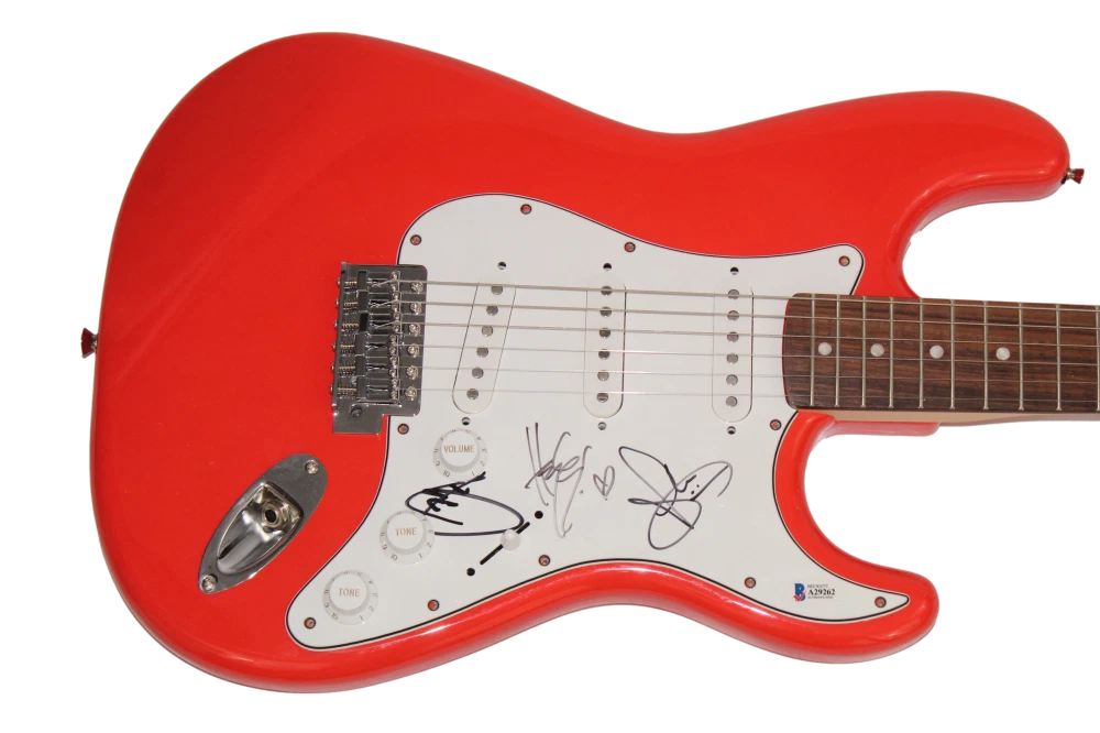 PARAMORE BAND (X3) SIGNED AUTOGRAPH RED FENDER GUITAR HAYLEY WILLIAMS ++ BECKETT