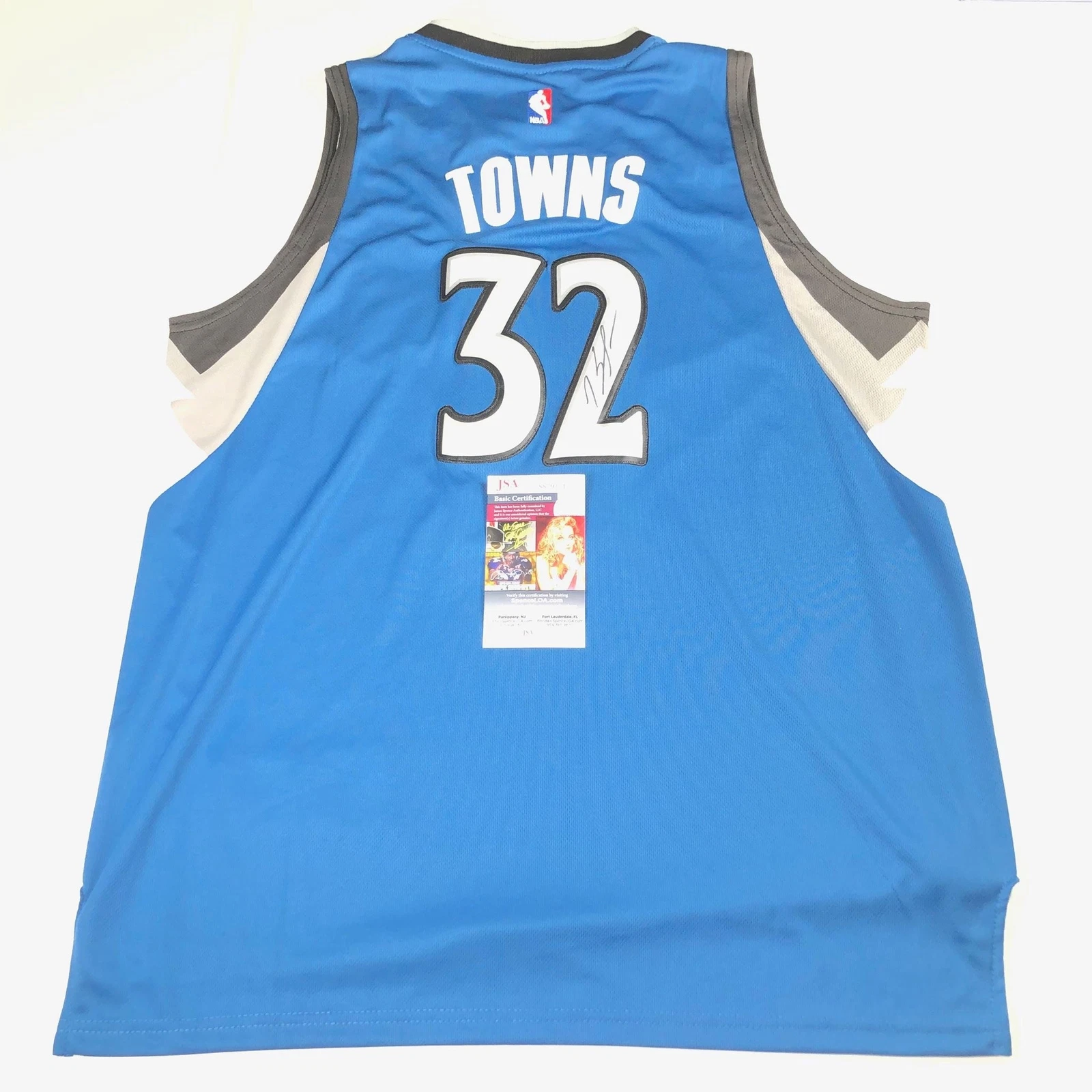 Karl Anthony-Towns signed jersey JSA COA Minnesota Timberwolves Autographed Gree