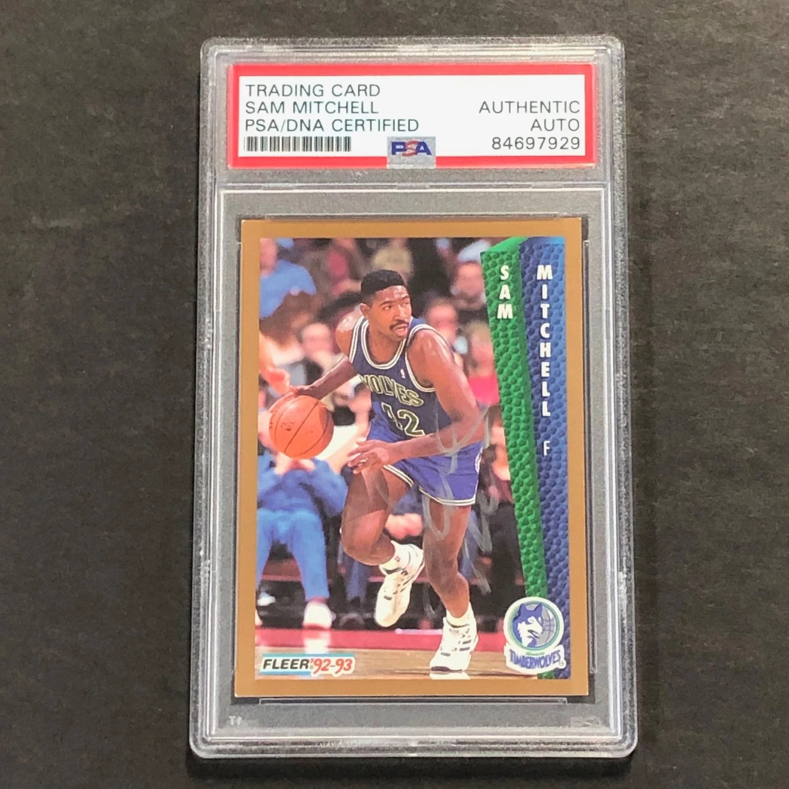 1992-93 Fleer #135 Sam Mitchell Signed Card AUTO PSA/DNA Slabbed Timberwolves
