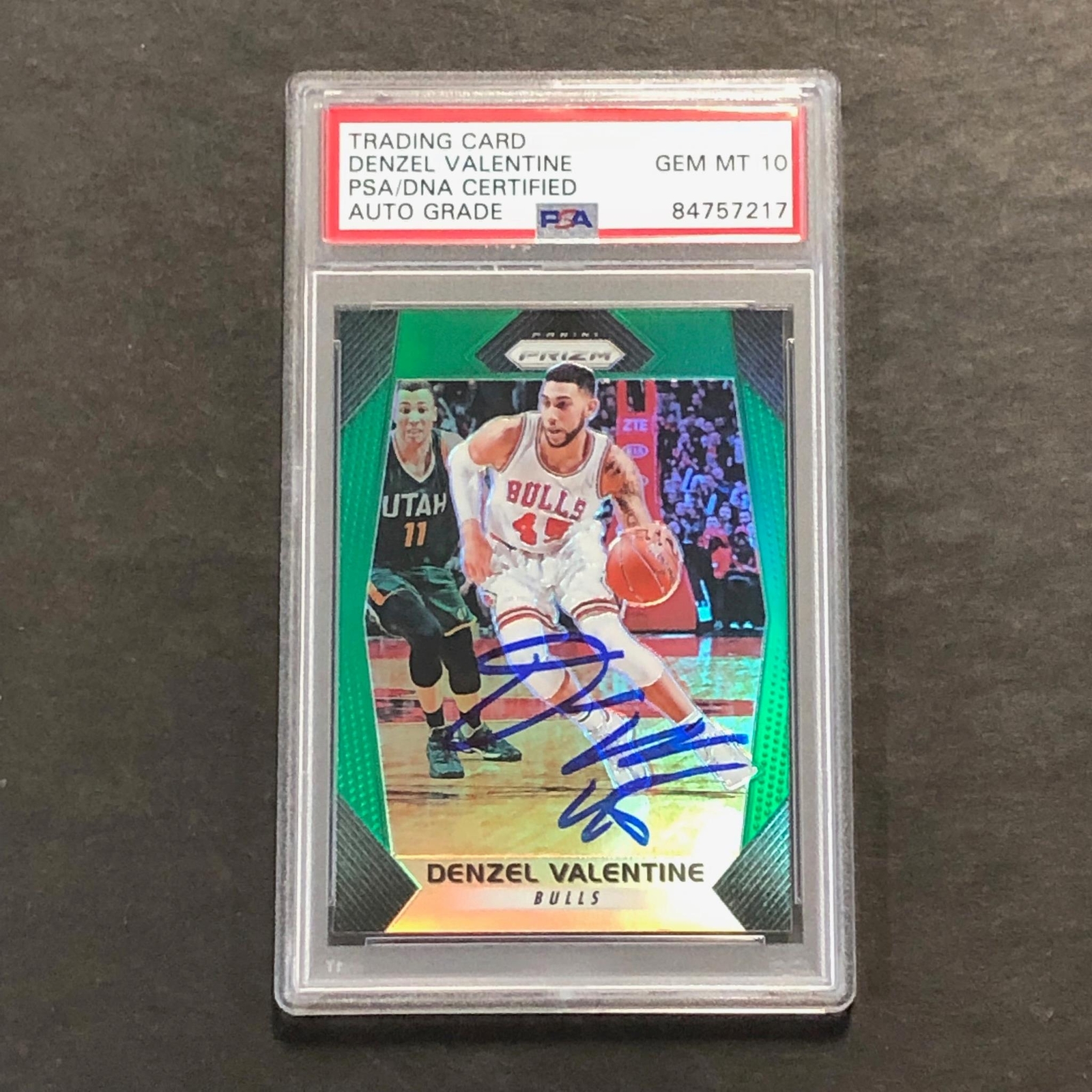 2017-18 Panini Prizm #246 Denzel Valentine Signed Card AUTO 10 PSA Slabbed Bulls