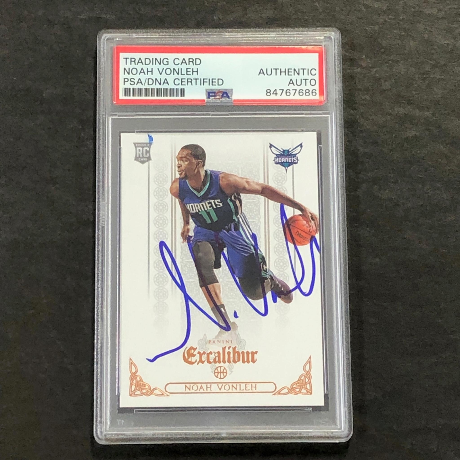 2014-15 Panini Excalibur #161 Noah Vonleh Signed Card AUTO PSA/DNA Slabbed RC