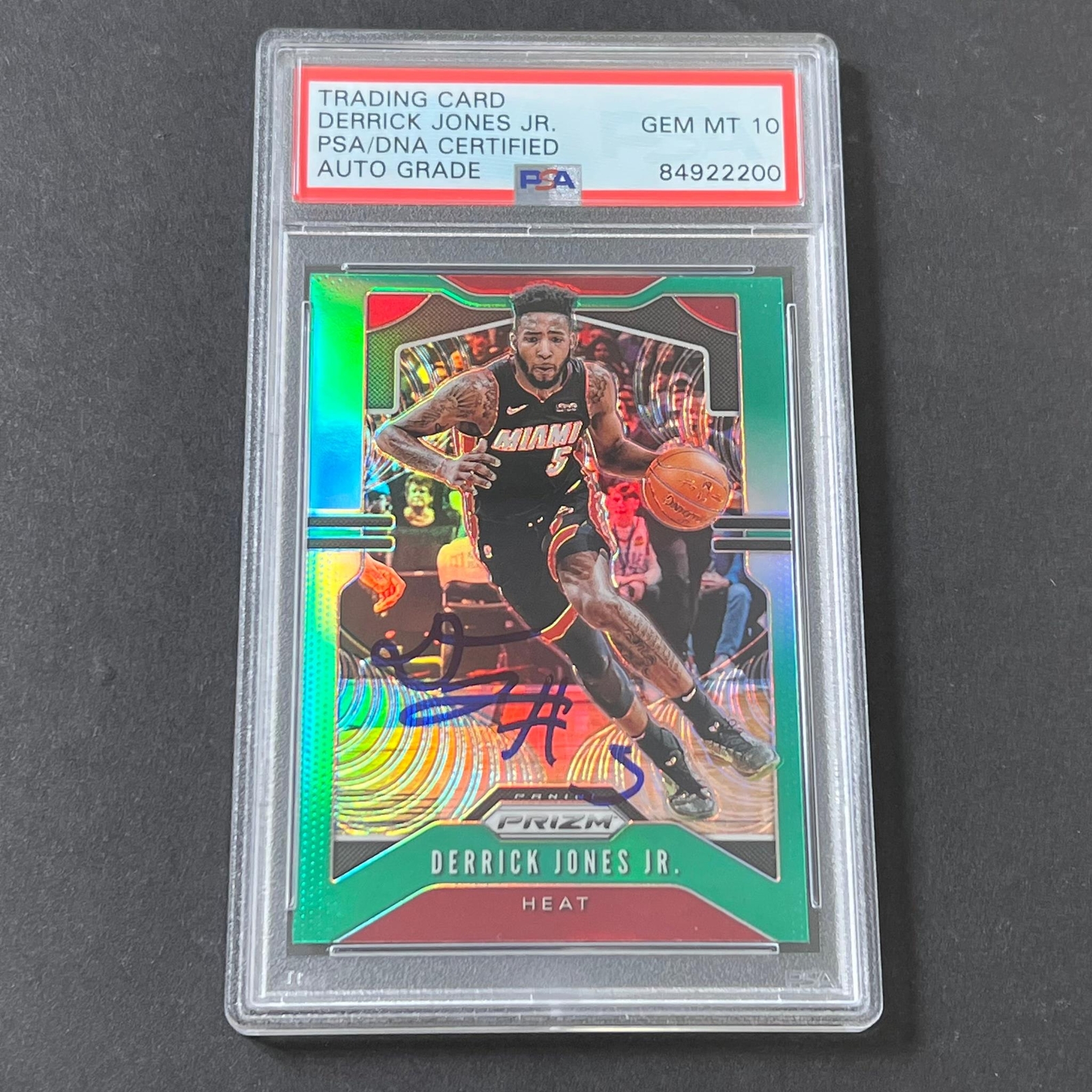 2019-20 Panini Prizm Green #150 Derrick Jones Jr. Signed Card AUTO 10 PSA Slabbe