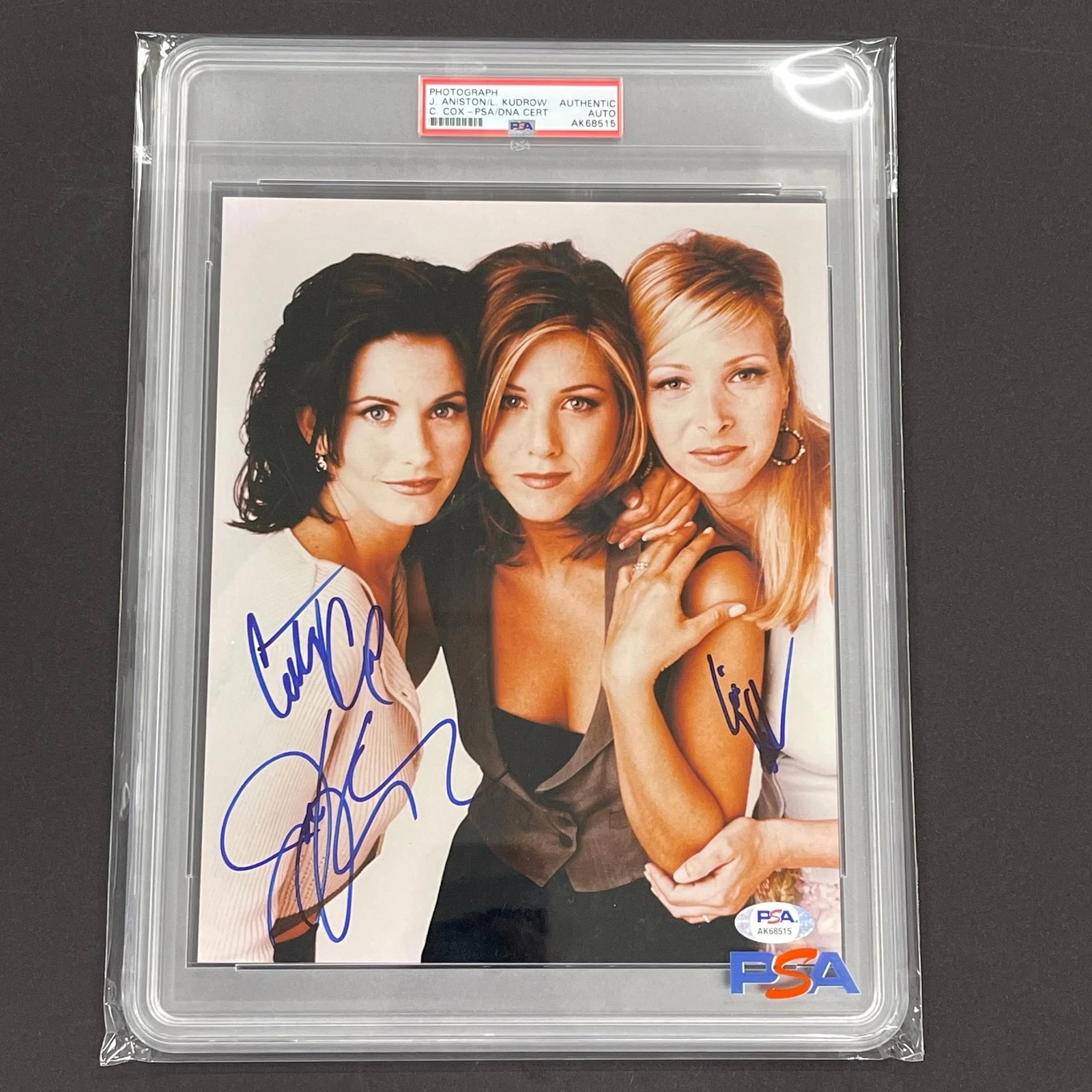 FRIENDS Jennifer Aniston, Lisa Kudrow, Courtney Cox Signed Photo PSA Slabbed Aut