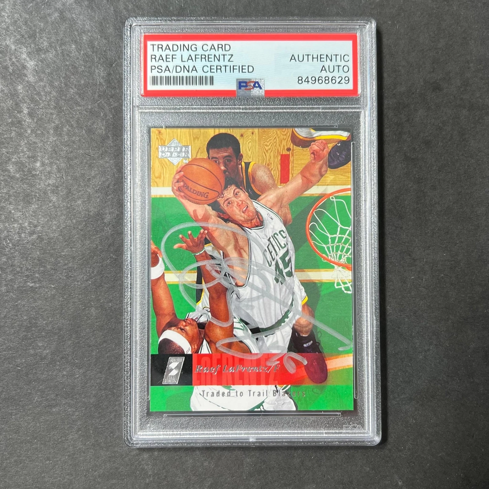 2006-07 Upper Deck Basketball #10 Raef LaFrentz Signed Card AUTO PSA Slabbed Bla