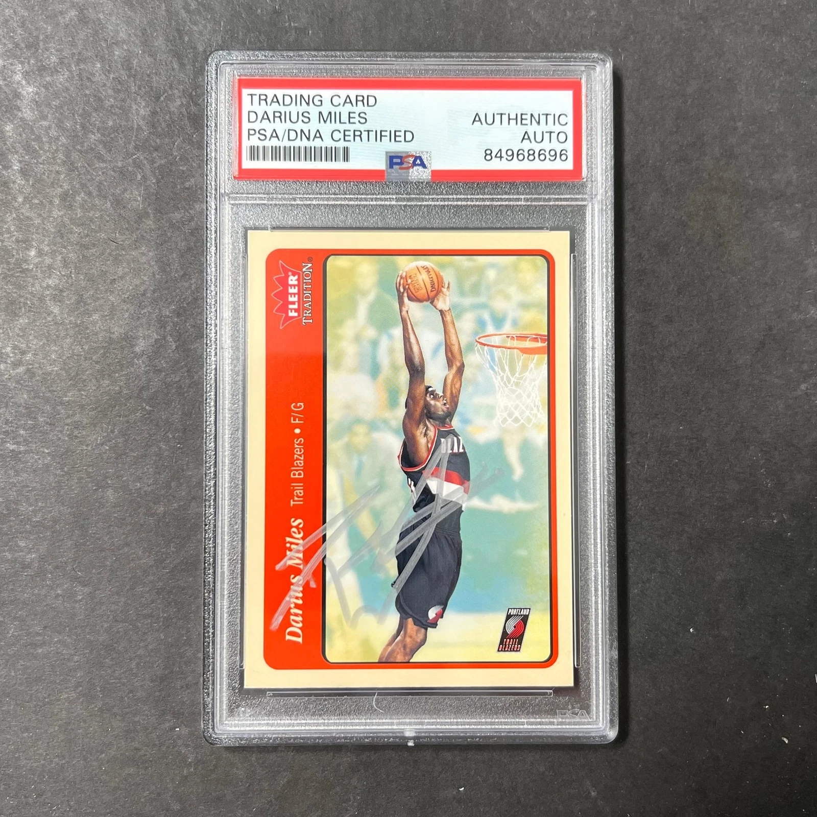 2004 Fleer NBA Properties #98 Darius Miles signed Card Auto PSA Slabbed Trailbla