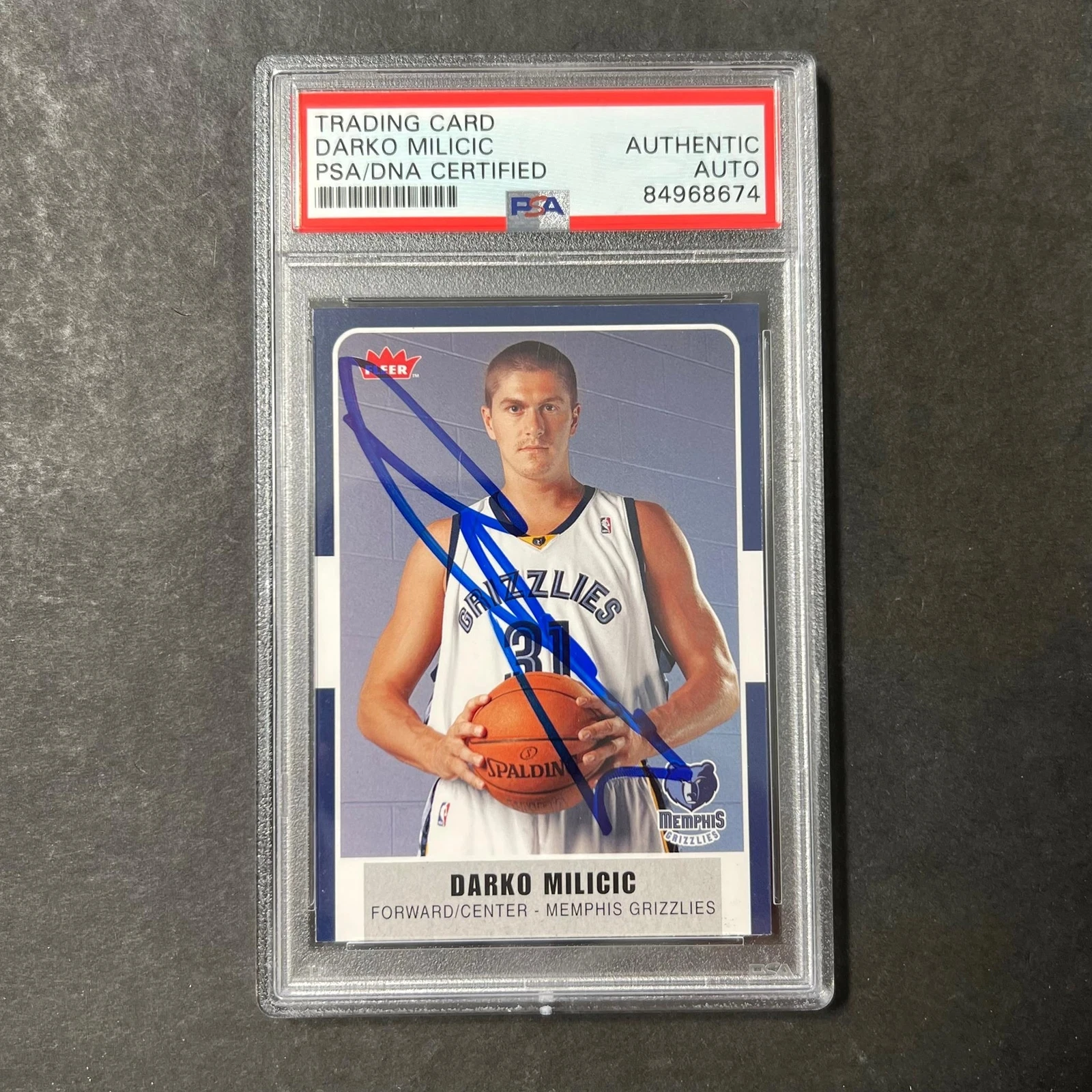 2007-08 Fleer Basketball #102 Darko Milicic Signed Card AUTO PSA Slabbed Grizzli