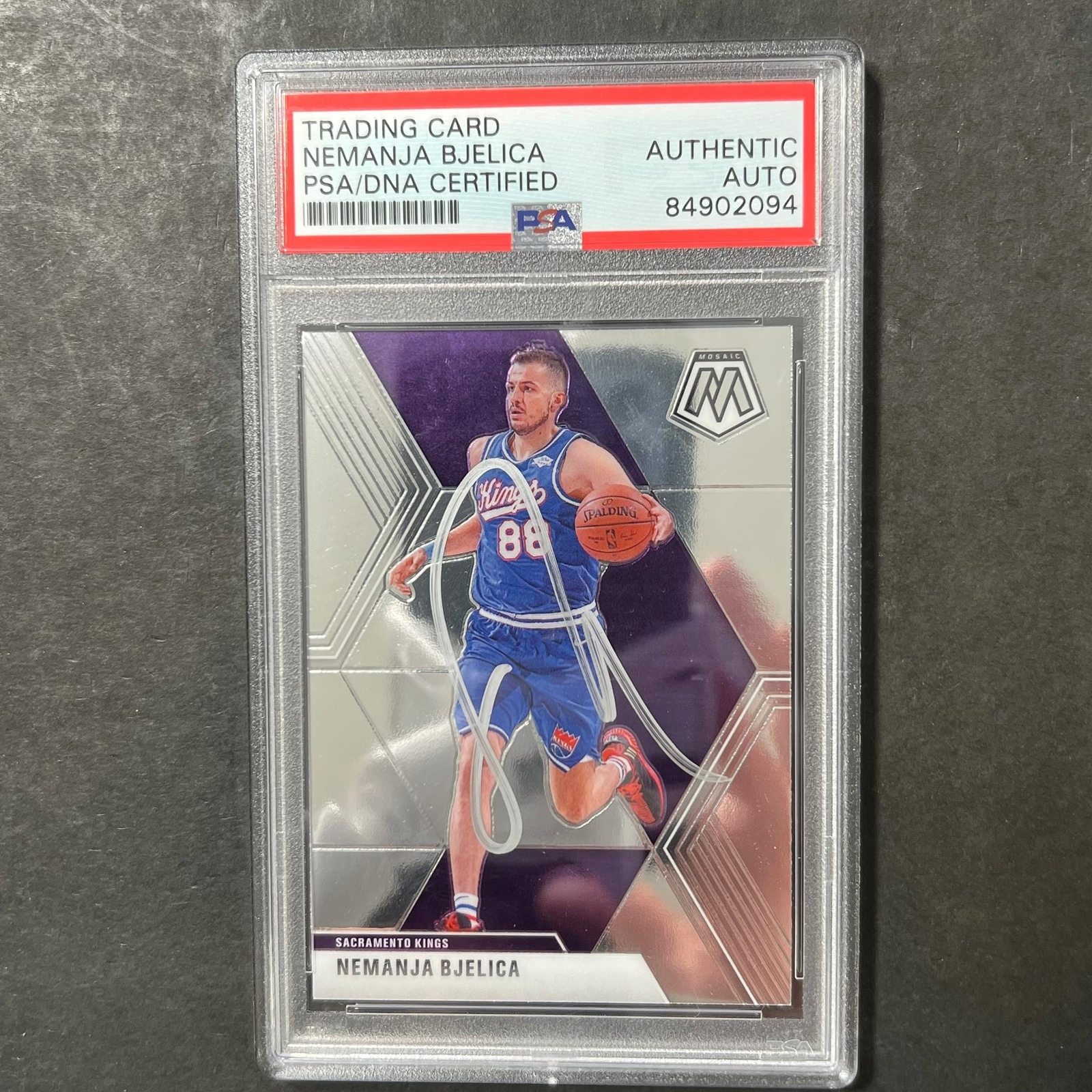 2019-20 Panini Mosaic #50 Nemanja Bjelica Signed Card AUTO PSA/DNA Slabbed Kings