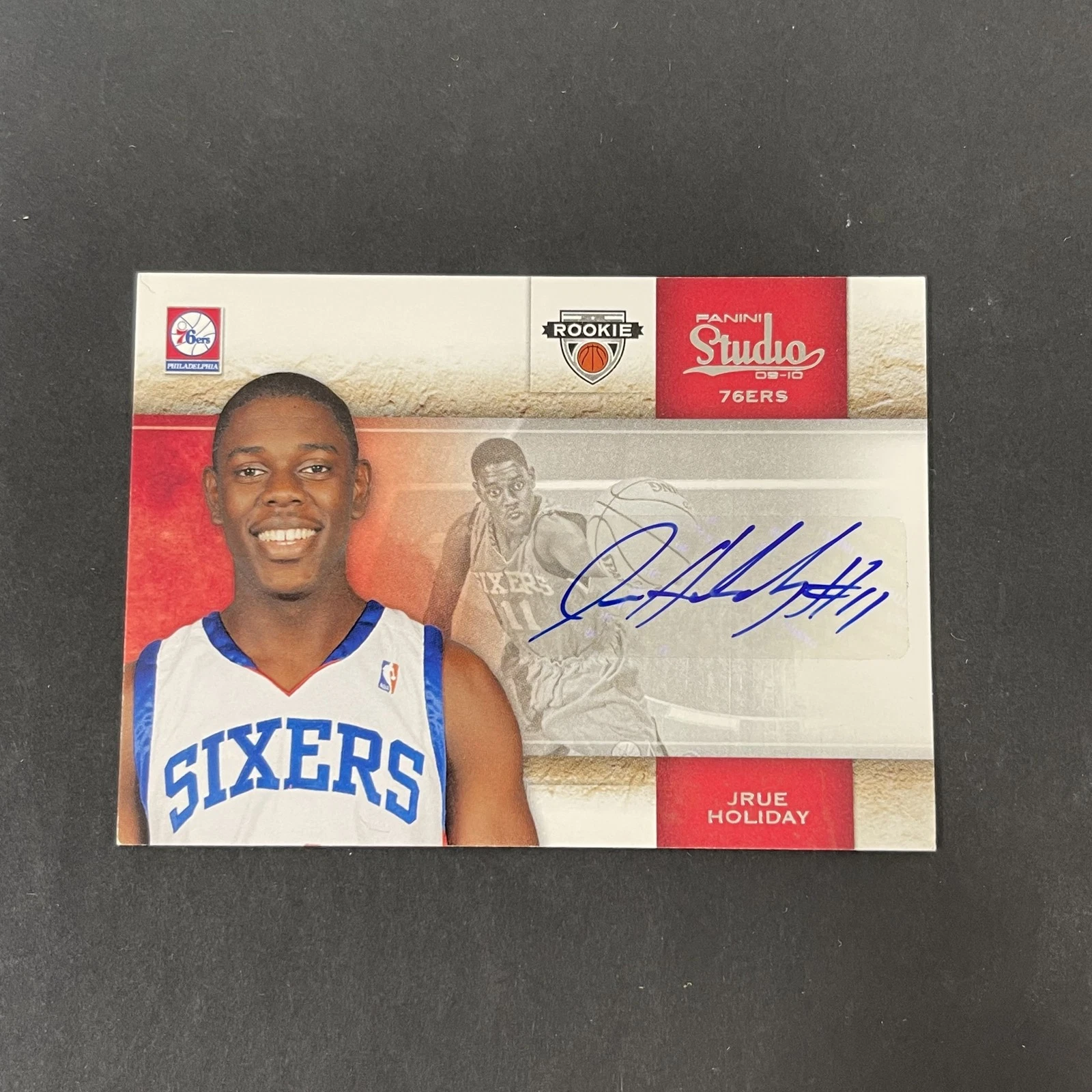 2010 Panini Studio #142 Jrue Holiday 144/199 signed card