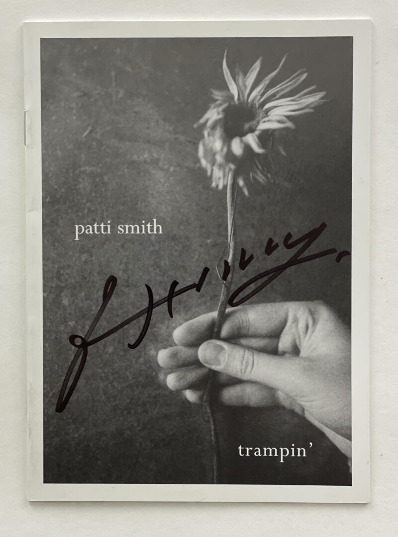 PATTI SMITH SIGNED AUTOGRAPH TRAMPIN' LYRIC BOOKLET - PUNK ROCK ICON, HORSES