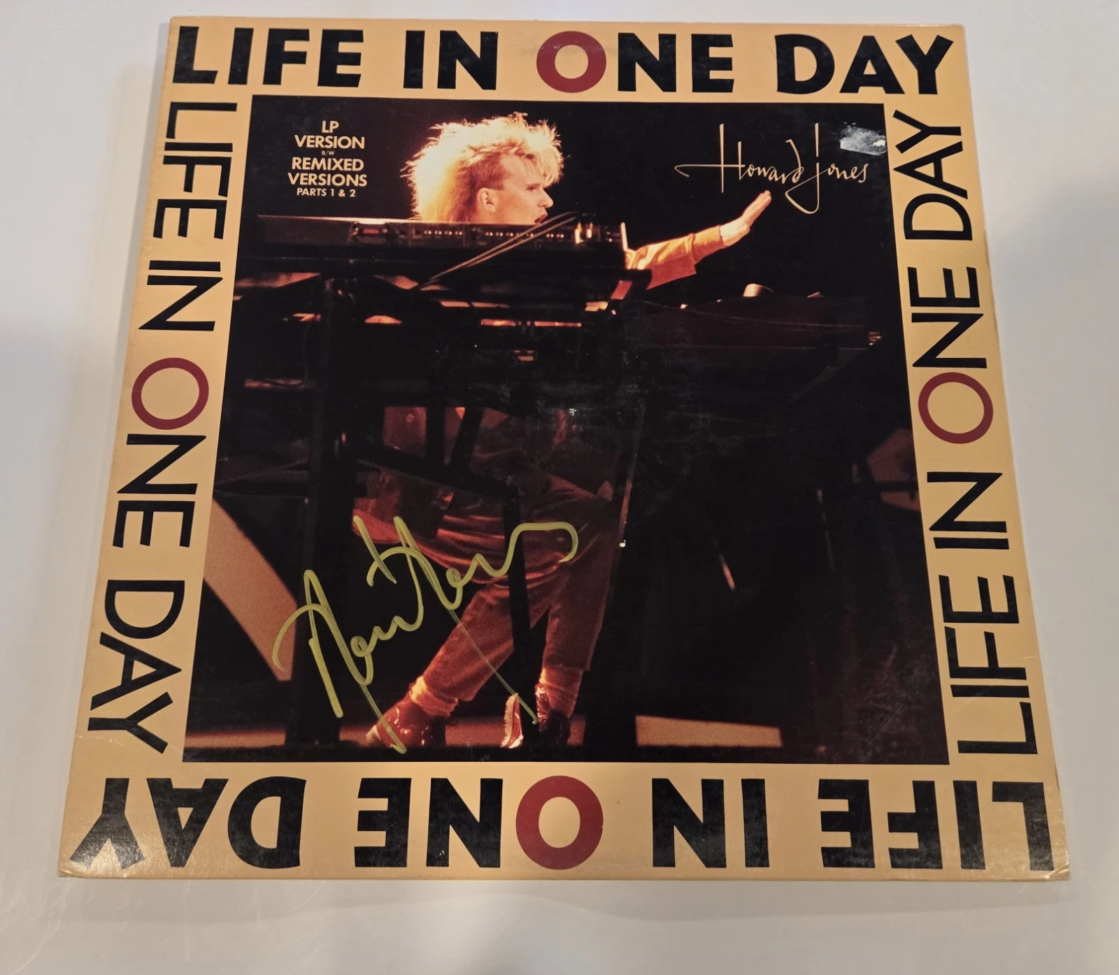 HOWARD JONES signed autographed 