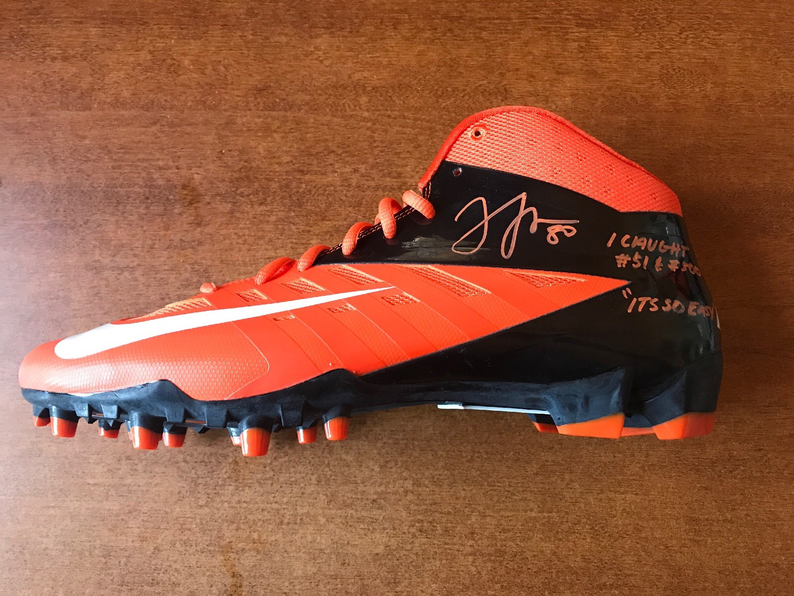 JULIUS THOMAS AUTOGRAPHED CLEAT INSCRIBED I CAUGT 51 @ 500 IT SO EASY JSA/COA