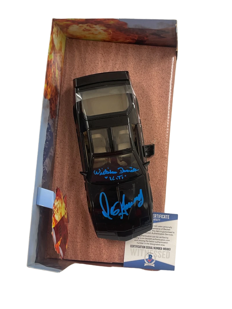 DAVID HASSELHOFF WILLIAM DANIELS SIGNED KNIGHT RIDER DIECAST 1:24 CAR BECKETT 66