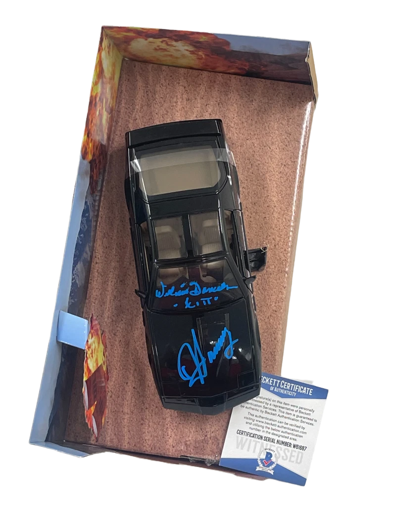 DAVID HASSELHOFF WILLIAM DANIELS SIGNED KNIGHT RIDER DIECAST 1:24 CAR BECKETT 69
