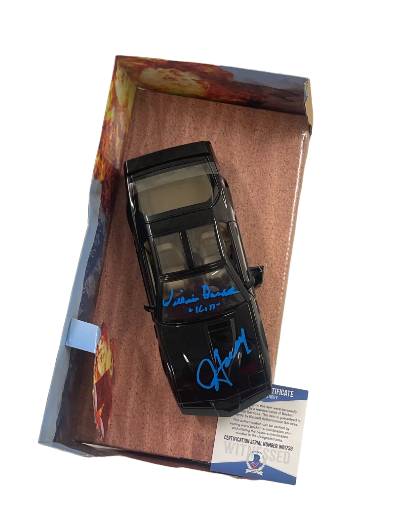 DAVID HASSELHOFF WILLIAM DANIELS SIGNED KNIGHT RIDER DIECAST 1:24 CAR BECKETT 70
