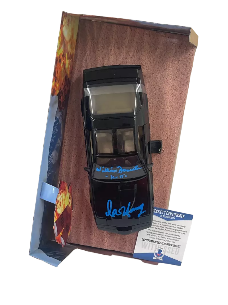 DAVID HASSELHOFF WILLIAM DANIELS SIGNED KNIGHT RIDER DIECAST 1:24 CAR BECKETT 80
