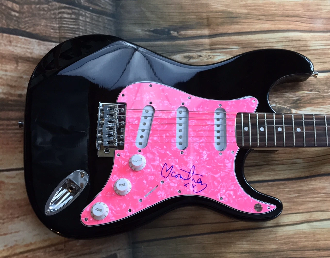 GFA Indie Rock Star * COURTNEY BARNETT * Signed Electric Guitar C2 COA